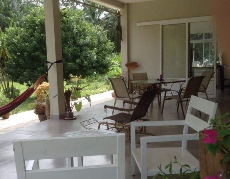 Krabis-Blue-River-Getaway-Rent-a-Charming-Riverside-Home