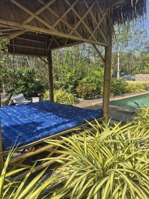 outdoor-bamboo-cabane-private-pool