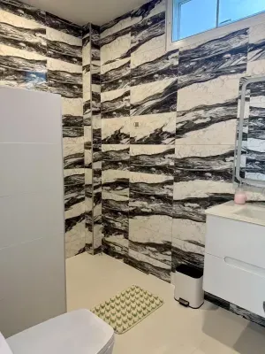 f05c2ff9-9a2b-4fef-ab50-a634fff7922f