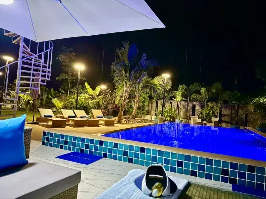 private-pool-by-night-night