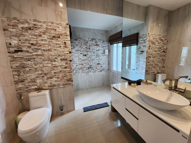 bahtroom-of-villa-paradisu-in-Ao-Nang