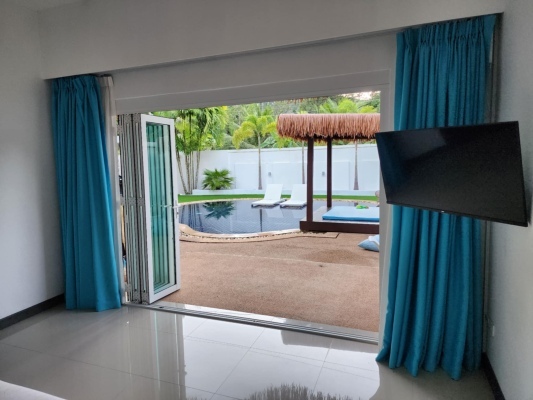 bedroom-pool-view