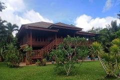 Exterior-view-of-Villa-Paraiso-in-Krabi-surrounded-by-lush-tropical-gardens