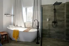 Luxury-Bath-of-Baan-Piti-Villa-for-Rent-in-Krabi